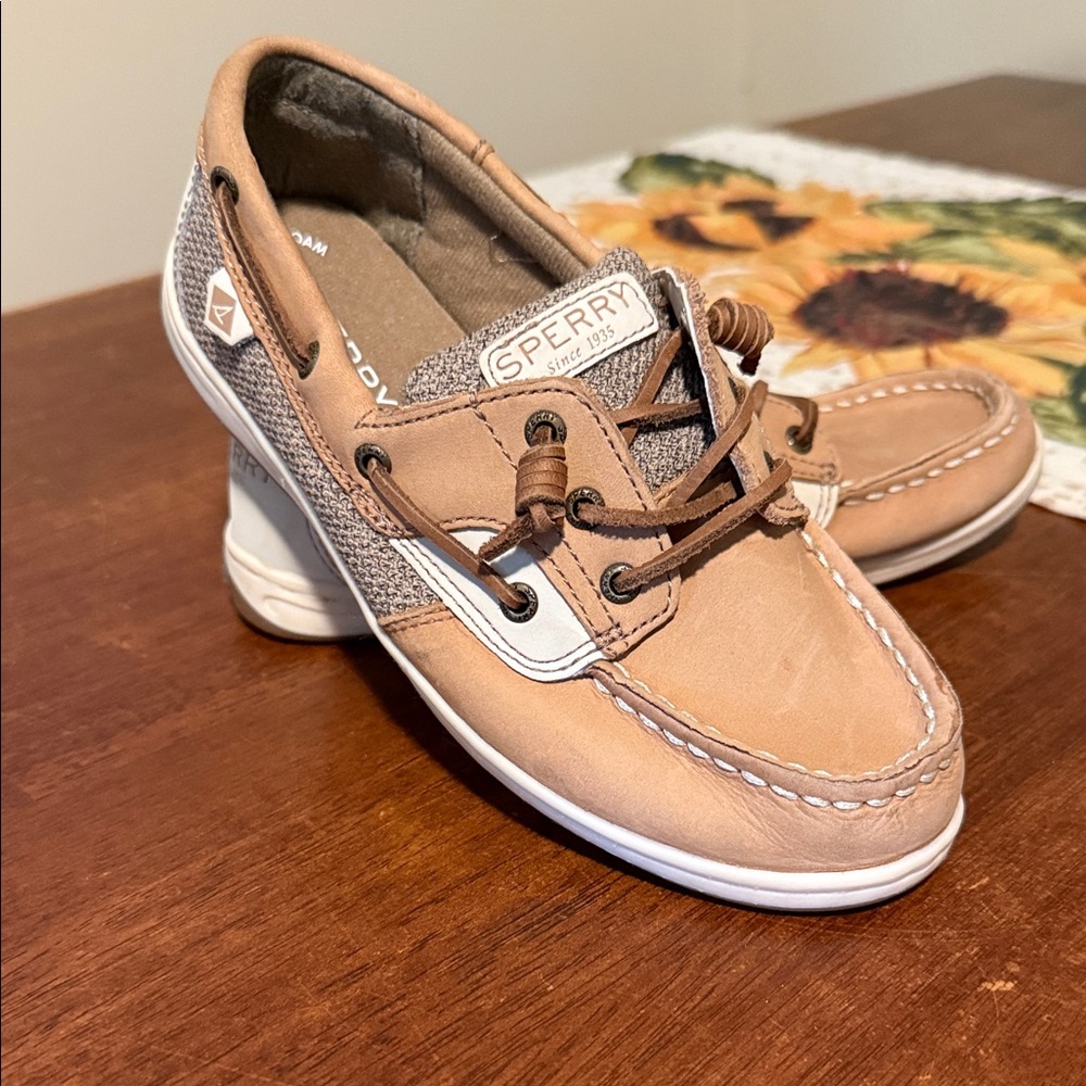 Sperry - Picture 2 of 5